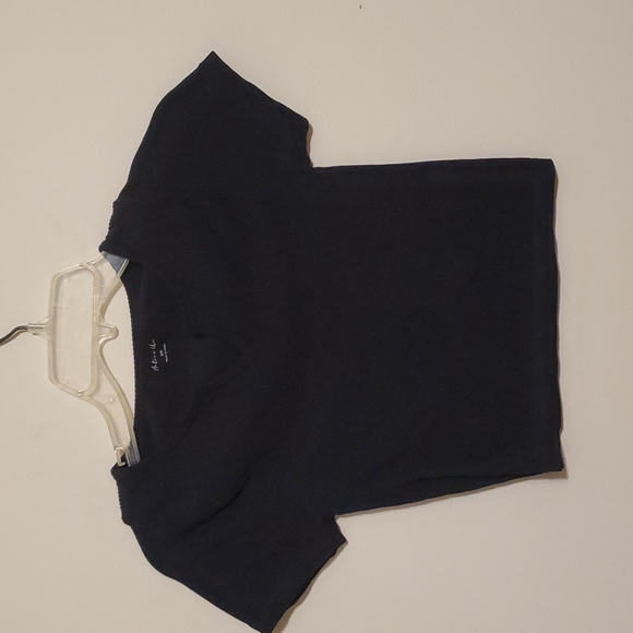 Active USA Tops - Active USA black short sleeve ribbed small v neck crop top